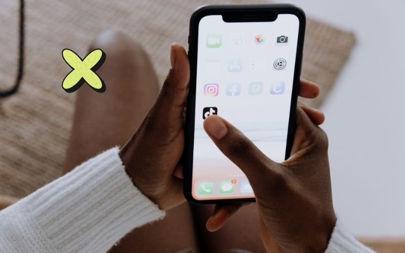 Smartphone with social media apps representing Nasimul Ahsan digital marketing services in Finland